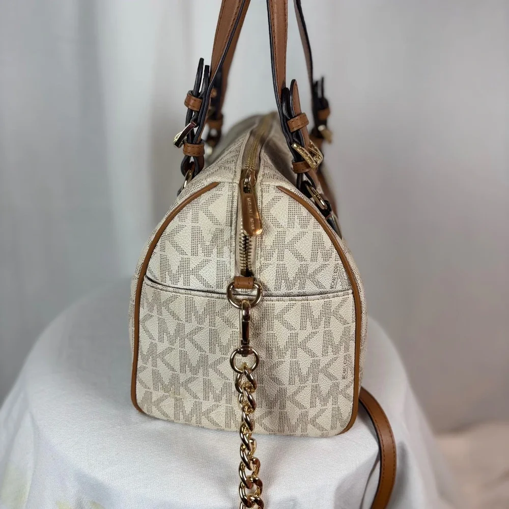 Michael Kors Medium Grayson Signature Satchel Handbag Beige Leather Gold‎ Chain